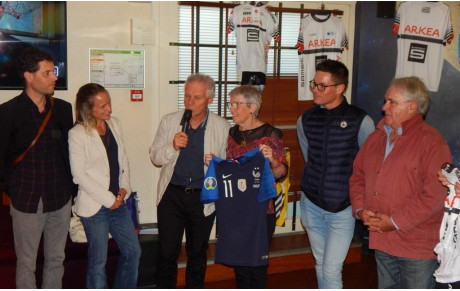 Des maillots mythiques offerts pour LA GUY IGNOLIN/ENFANTS MALADES