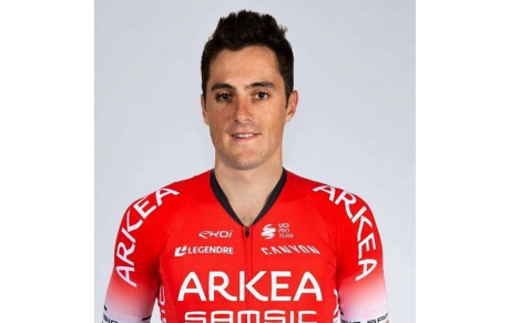 Franck BONNAMOUR offre coupes et trophées au TCGR