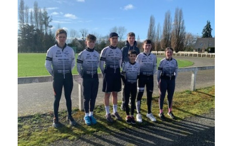 6 Jeunes au stage route du CD22