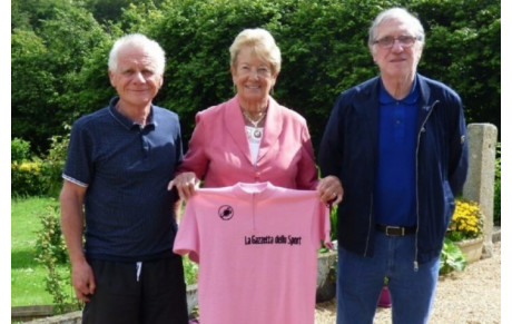 La Guy IGNOLIN - Un maillot dédicacé de Bernard Hinault au Giro aux enchères