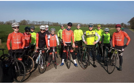 Préparation au contre-la-montre par équipe pour les cadets